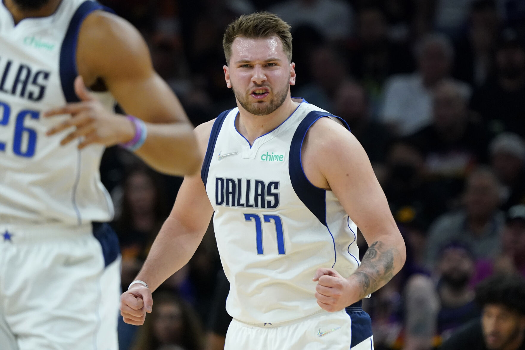 APTOPIX Mavericks Suns Basketball